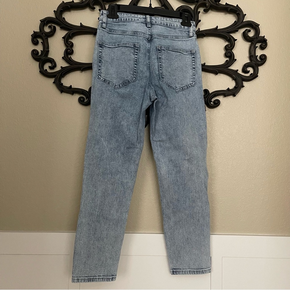 Wild Fable High Rise Mom Jeans Light Wash Size 2 - Picture 3 of 16